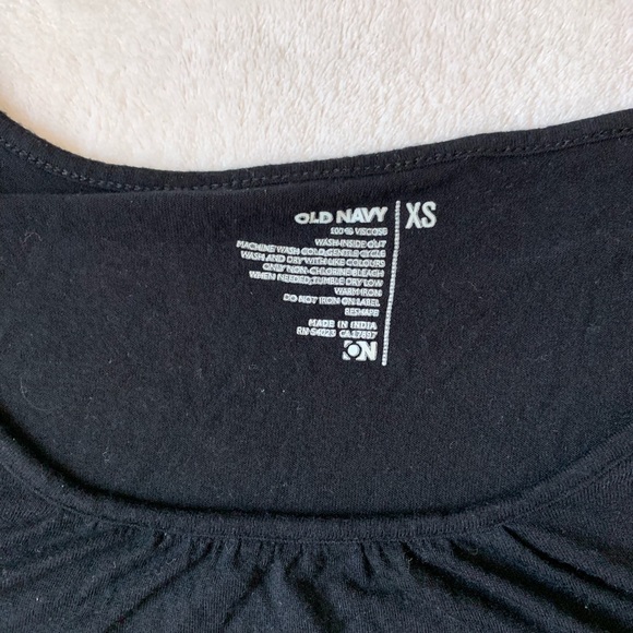 π Old Navy black half sleeve tee ruched sleeve XS - Picture 6 of 6